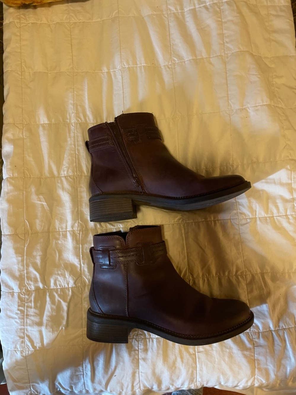 Women's Clarks Collection size 7 in EUC - Picture 2 of 8